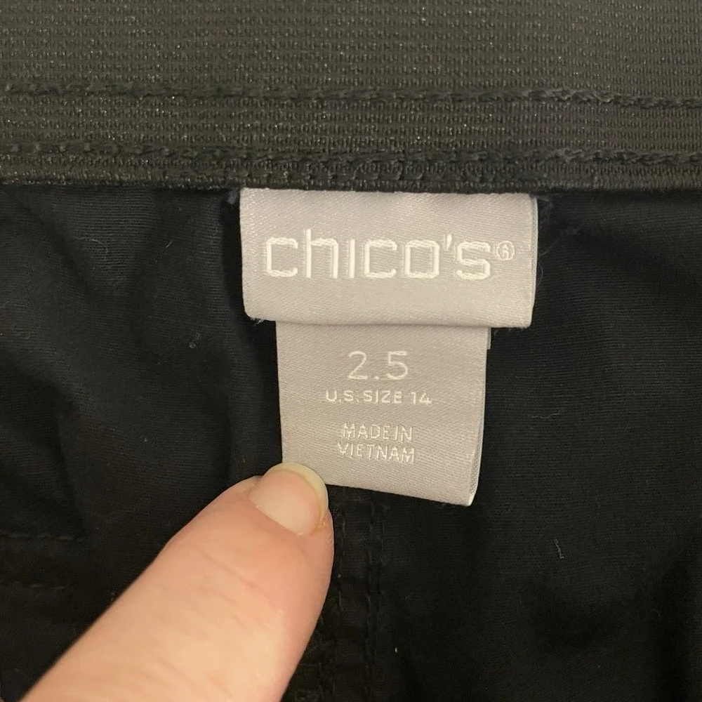 Chico's Black Casual Fly Front Cargo Basic Crop Pants Size 2.5 US size 14‎